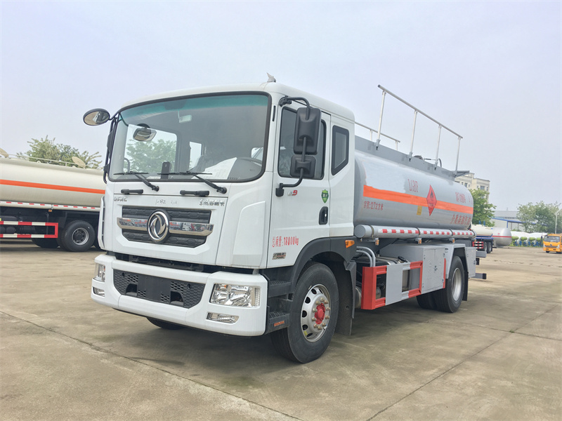 东风12.7方D9运油车