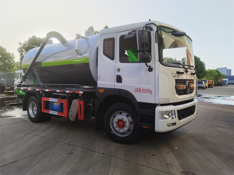 东风多利卡D9 12方吸污车